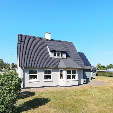 6 Person In Albaek-by Traum